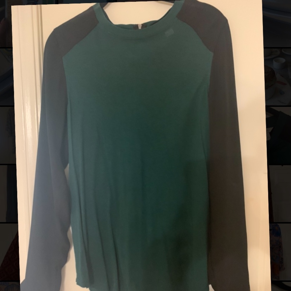 Dark Green Fossil Top. Medium.